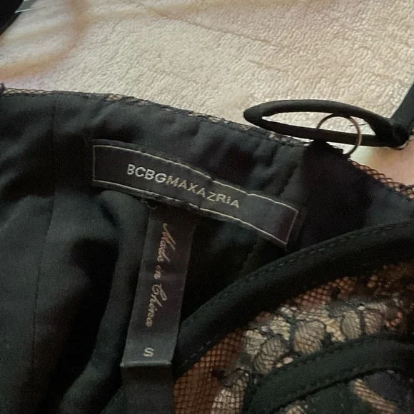 BCBGMaxAzria Black and Tan Lace Top - Picture 5 of 6